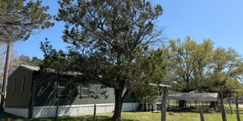 Gatesville House: 22534 Owl Creek Rd