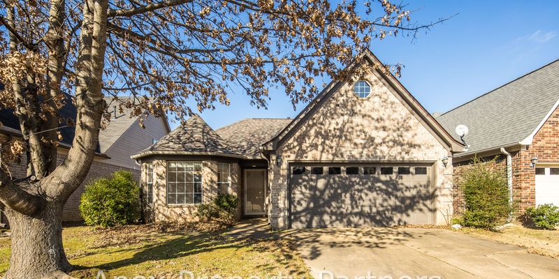 Olive Branch House: 9860 Southern Oak Way