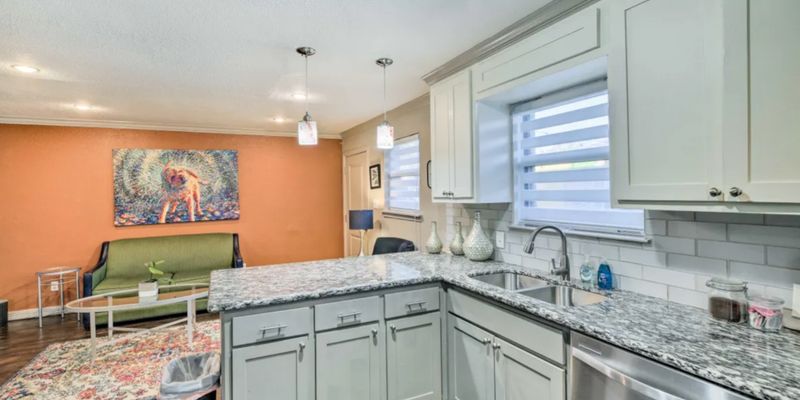 Houston Apartment: 2211 Blodgett St