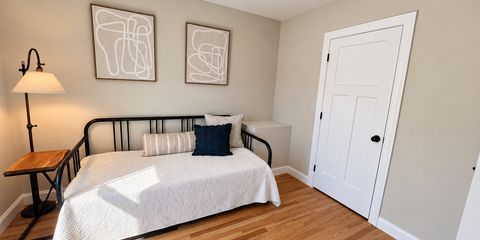 Neat daybed bedroom in daylight-14.png