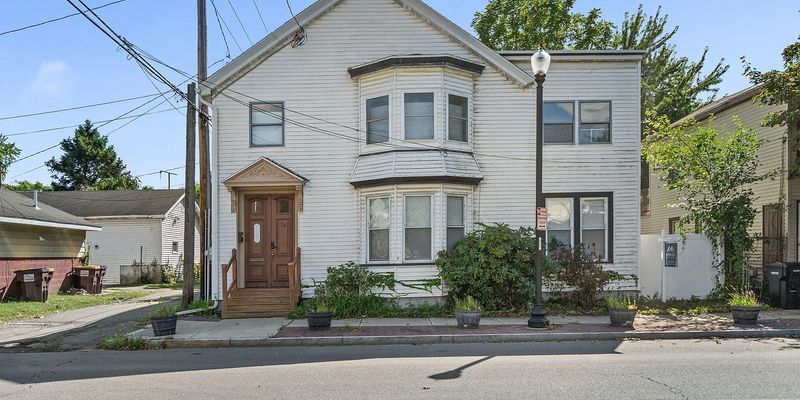 Troy Apartment: 36 112th St