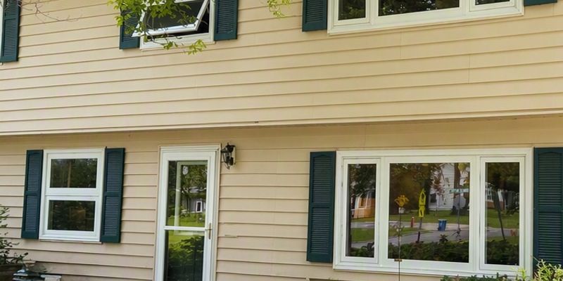 Plymouth House: 450 Ranchview Ln N