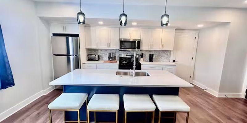 Media Apartment: 415 E Jasper St