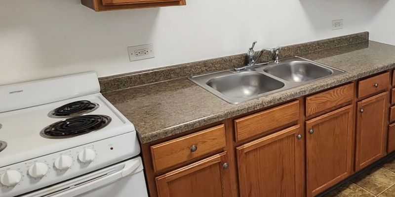 Waukegan Apartment: 1701 North Ave