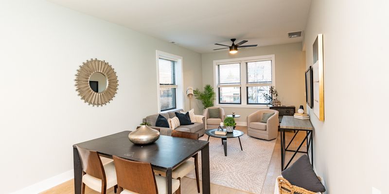 Chicago Apartment: 2020 W Montrose Ave