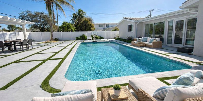 Hollywood House: 4801 W Park Rd