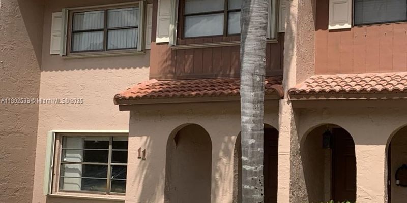 Davie House: 11 Madrid Ln