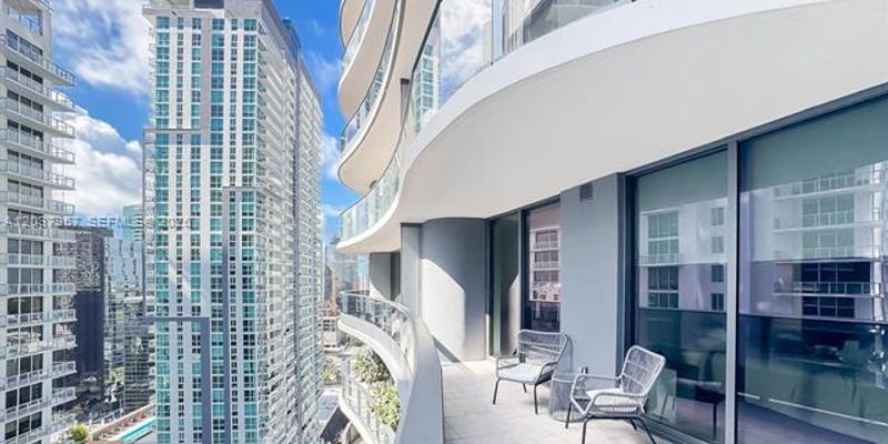 Miami Condo: 1000 Brickell Plaza