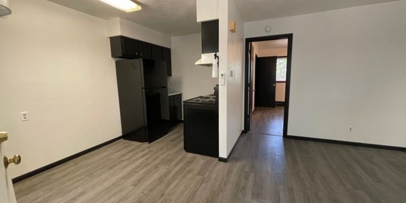 Dubuque Apartment: 770 University Ave