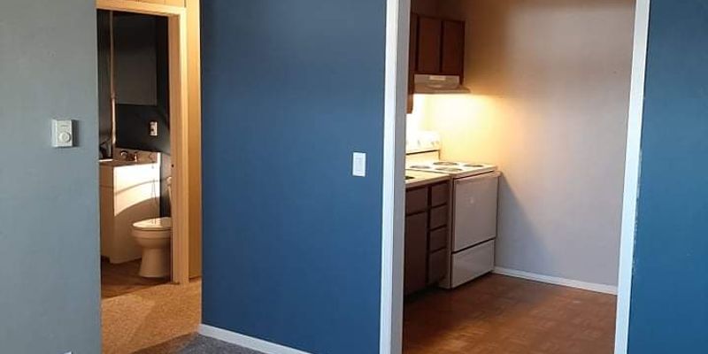 Little York Apartment: 435 S Broadway St