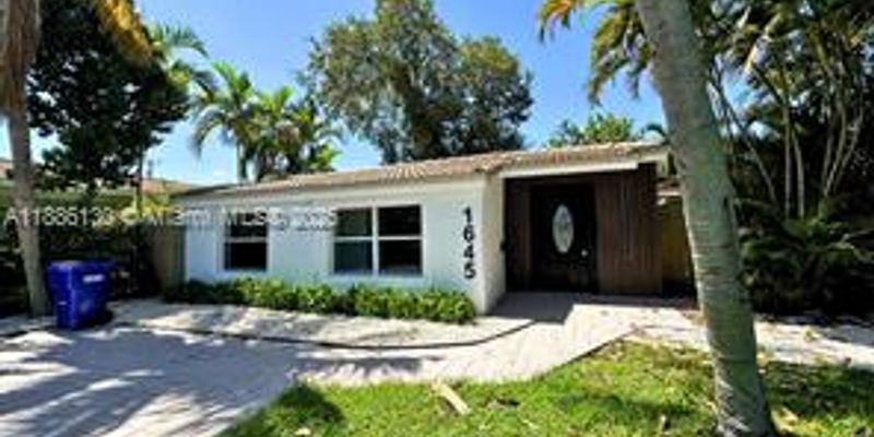 North Miami Beach House: 1645 NE 175th St