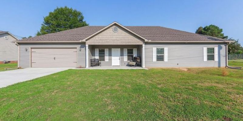 Jackson House: 177 Charles Latham Dr