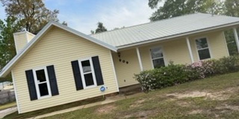 Dothan House: 909 Yorktown Rd