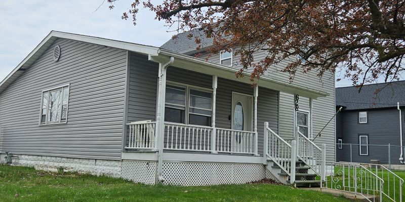 Kendallville House: 628 Dowling St