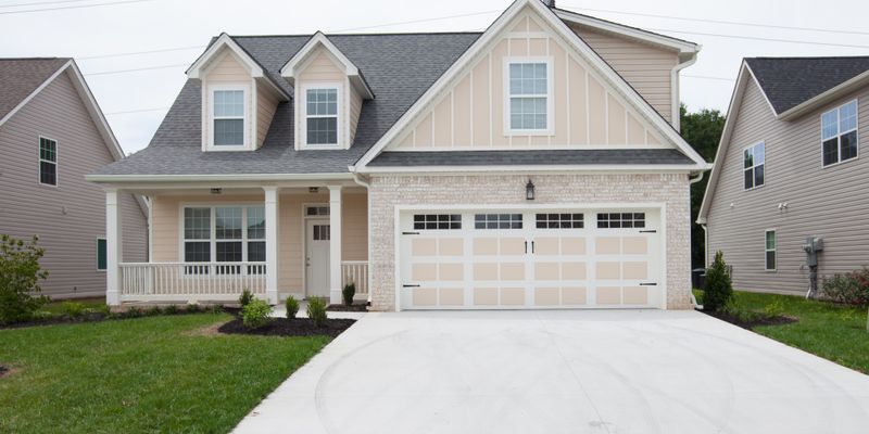 Chattanooga House: 2524 Waterhaven