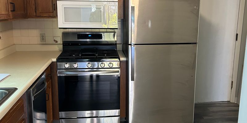 Manchester House: 379 Huse Rd 31