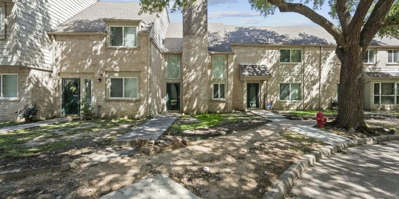 Houston House: 2137 Shiveley Cir