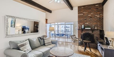 09 Living Room.jpg