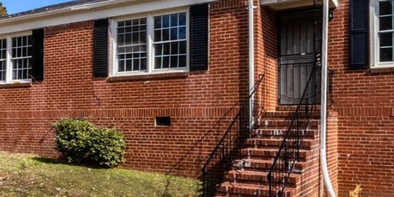 Atlanta House: 1742 Lisbon Dr SW