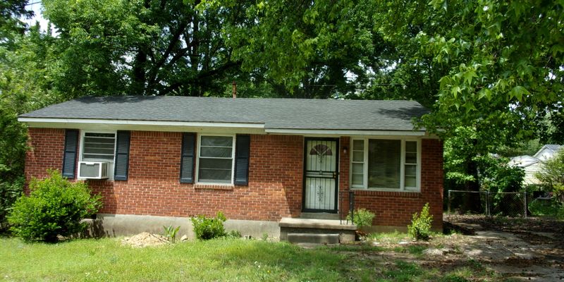 Memphis House: 2166 Pamela Dr