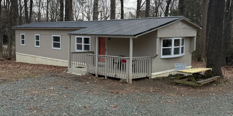 Pittsboro House: 7284 US Hwy 15 501 N