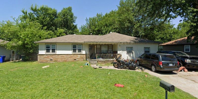 Broken Arrow House: 1644 S Birch Ave W