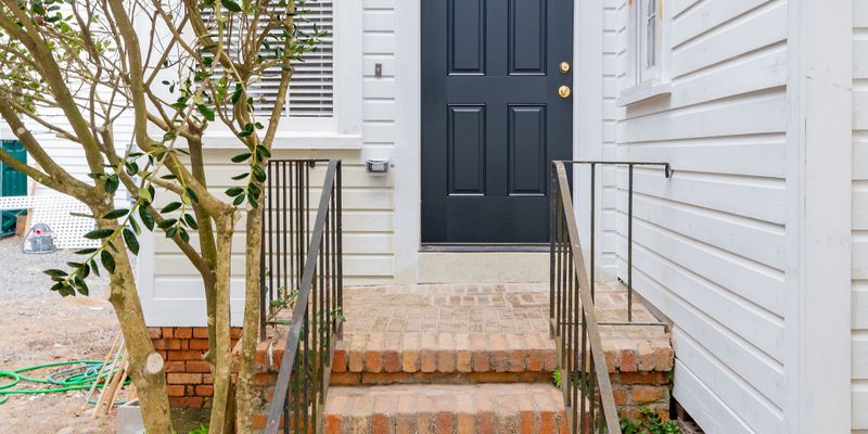 Charleston Apartment: 178 Broad Street