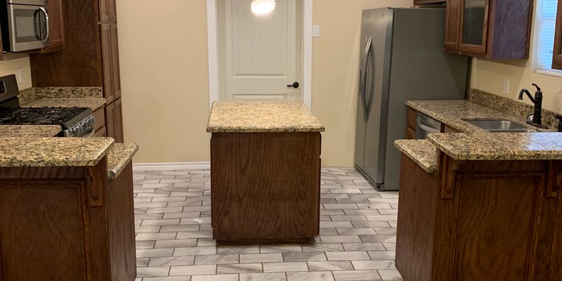 Kingsville House: 503 W Mesquite Ave