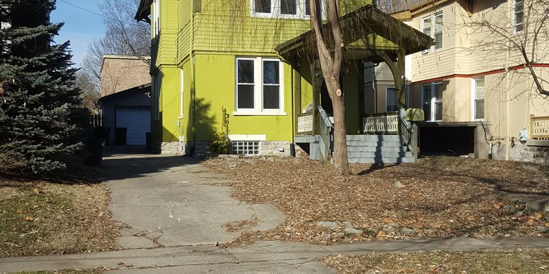 Cincinnati House: 4421 Floral Ave