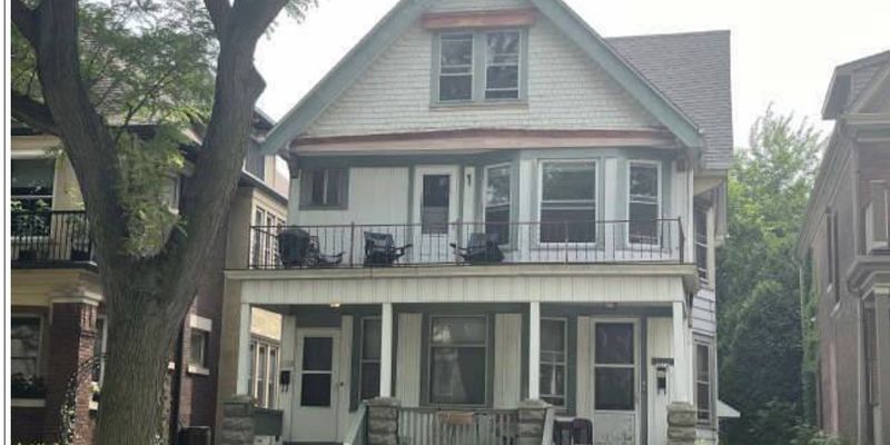 Milwaukee Apartment: 2518 N Humboldt Blvd