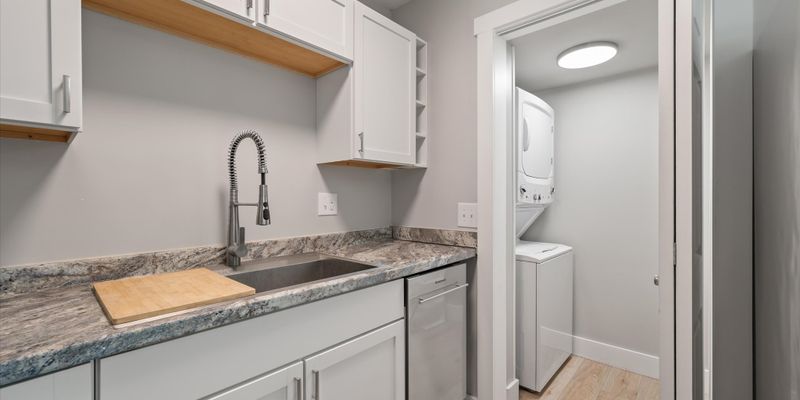 Charleston Townhome: 2133 Pierpont Ave