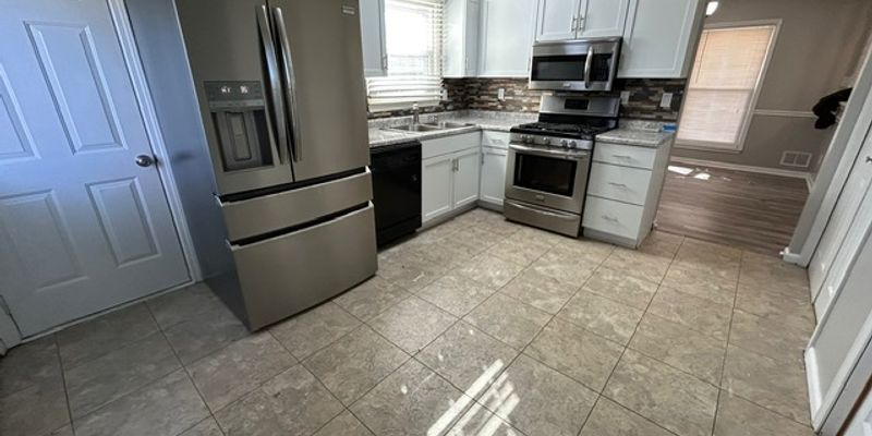 Louisville House: 5501 Landcross