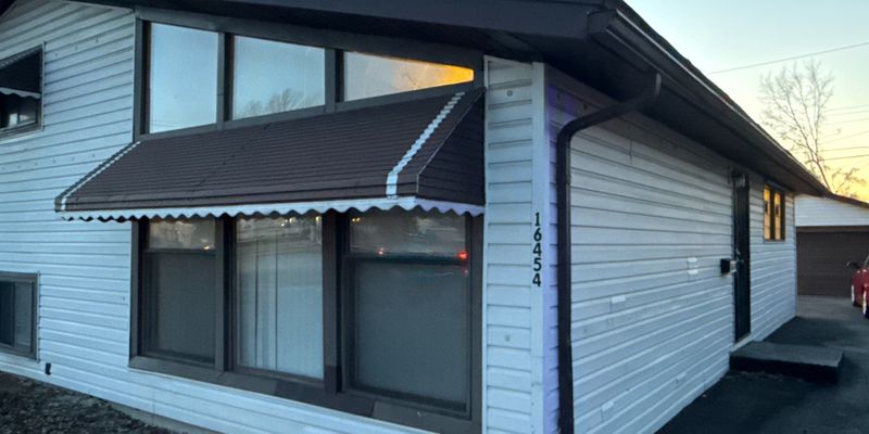 Markham House: 16454 Wolcott Avenue