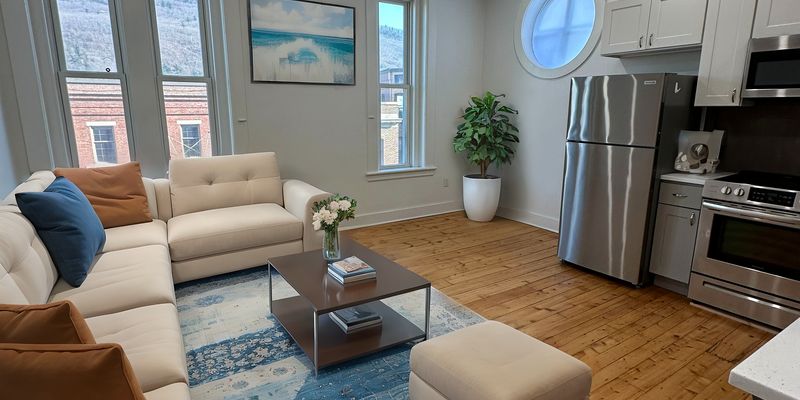 Brattleboro Apartment: 4 Elliot St