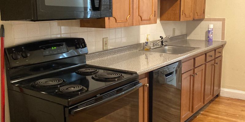 Leominster Apartment: 135 Merriam Ave