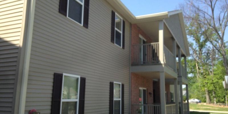 Evansville Apartment: 2015 N Weinbach Ave