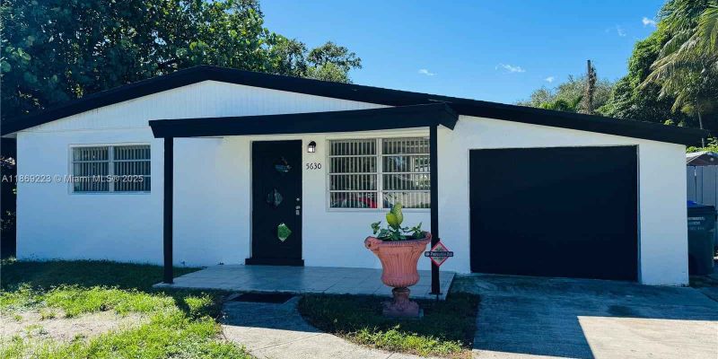 Hollywood House: 5630 Simms St