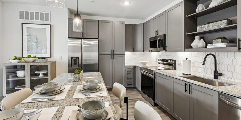 Katy Apartment: 4000 Anserra Trl