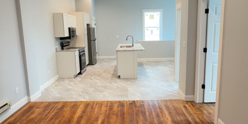 Dubuque Apartment: 1602 Central Ave