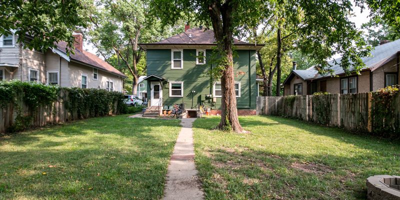 Manhattan Apartment: 1605 Leavenworth St