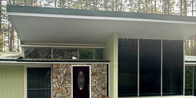 Southern Pines House: 380 N Bethesda Rd