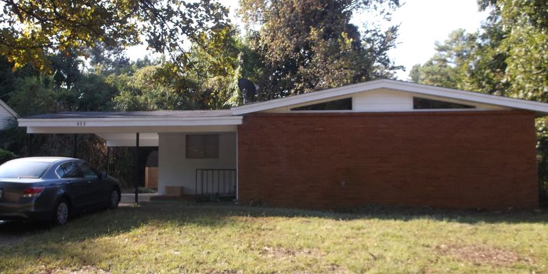 Memphis House: 673 W Raines Rd