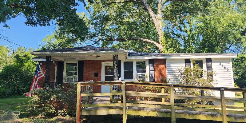 Ayden House: 4286 Pitt St
