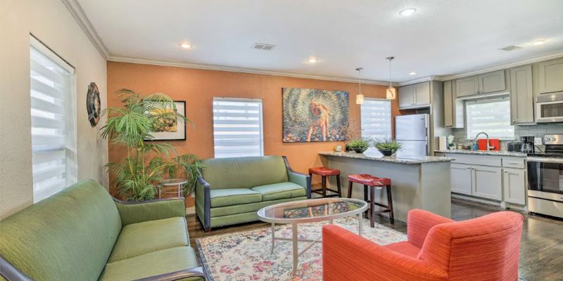Houston Apartment: 2211 Blodgett St