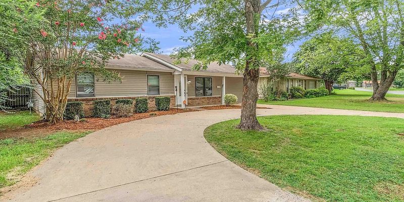 Sherwood House: 7903 Mustang Dr