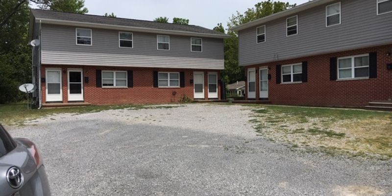 Carterville Apartment: 726 W Idaho St