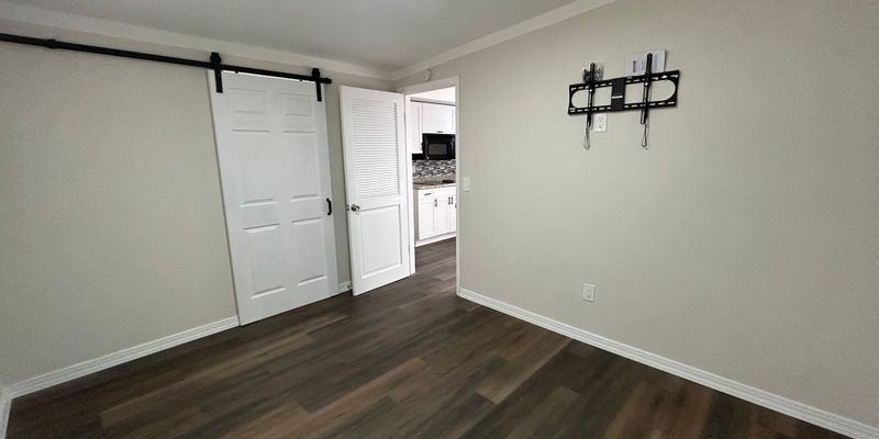 Tampa Apartment: E Crawford St