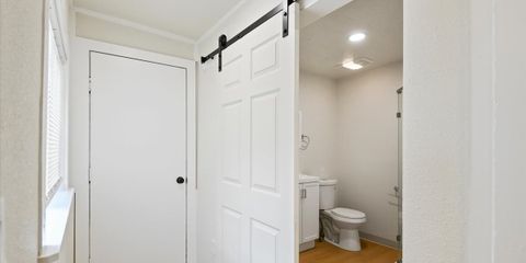 12-012_Bathroom.jpg