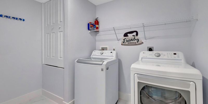 Port St. Lucie House: 3189 SW Curcuma St