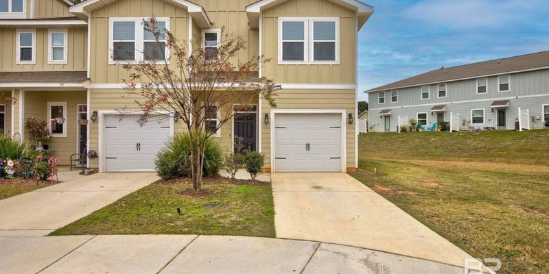 Daphne House: 25806 Pollard Rd #60